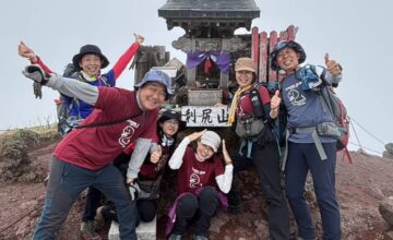 おそろいTシャツで、いざ登山！